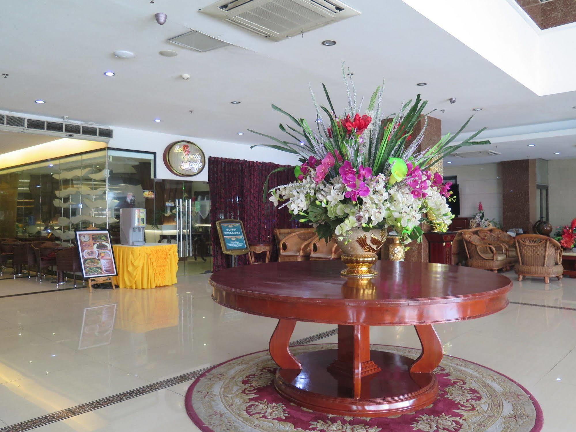 Hotel Essencia Dumaguete City Экстерьер фото