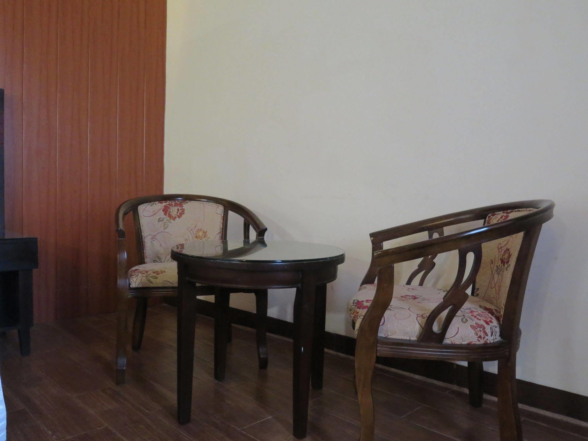 Hotel Essencia Dumaguete City Экстерьер фото