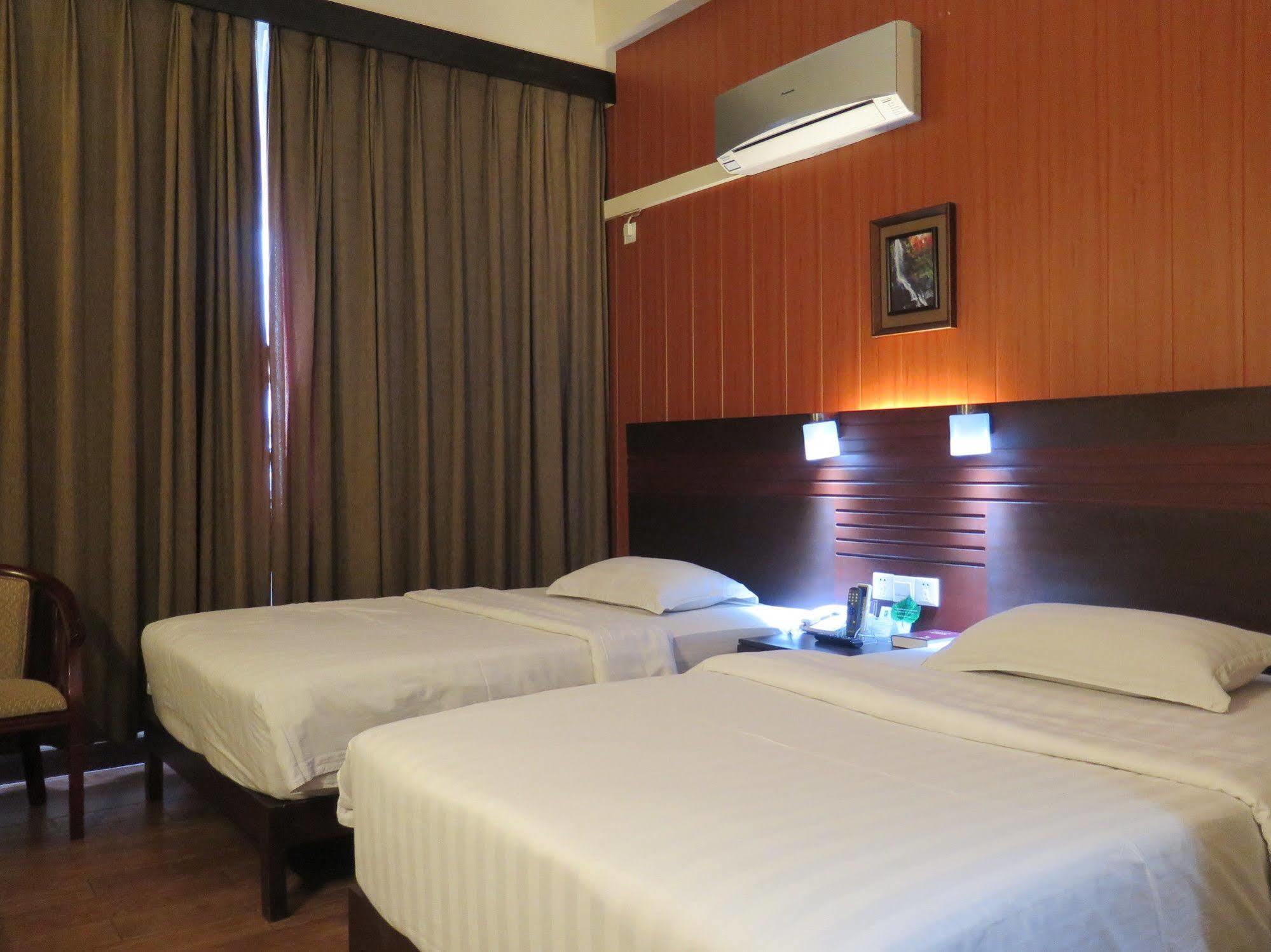 Hotel Essencia Dumaguete City Экстерьер фото