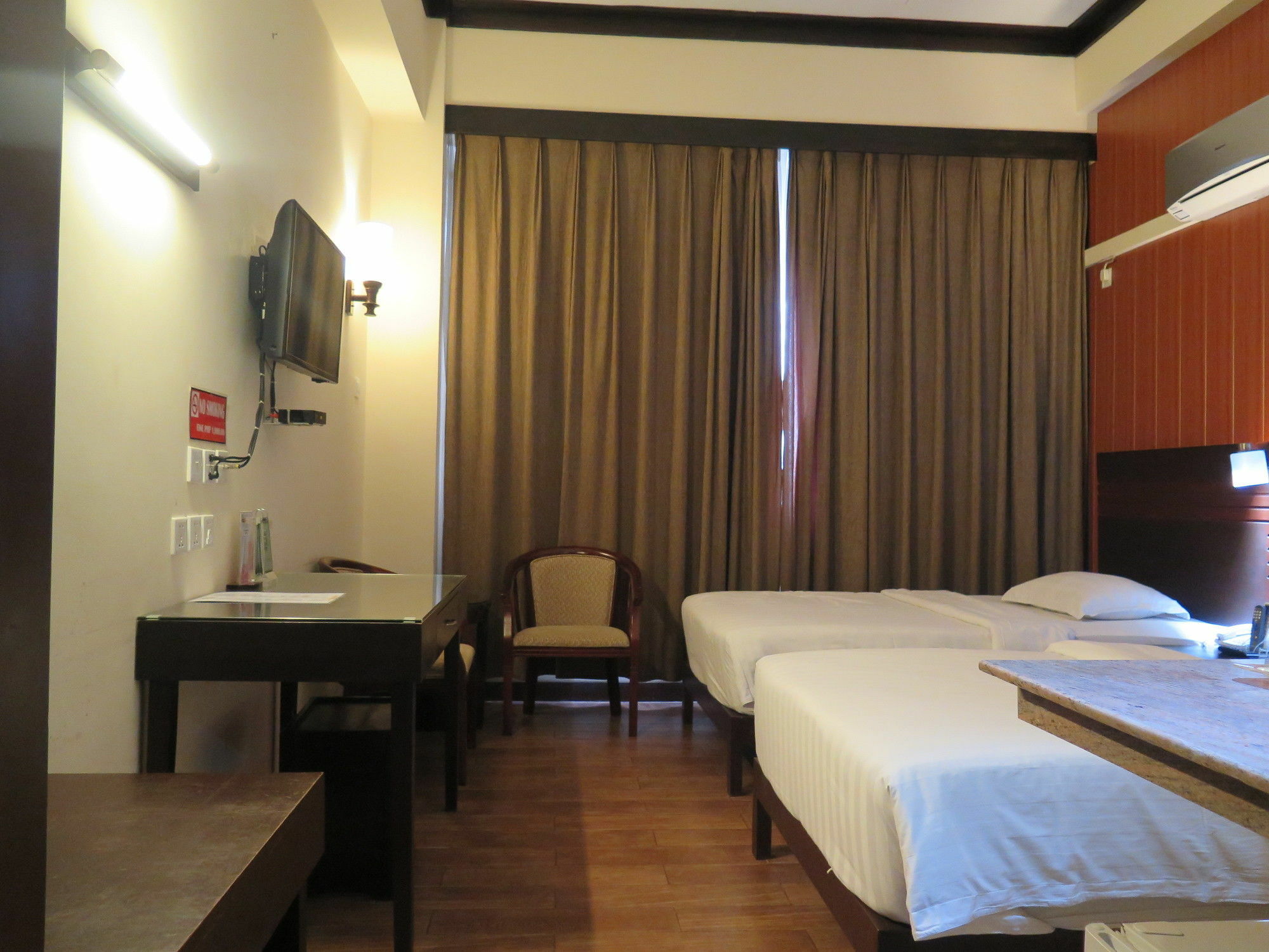 Hotel Essencia Dumaguete City Экстерьер фото